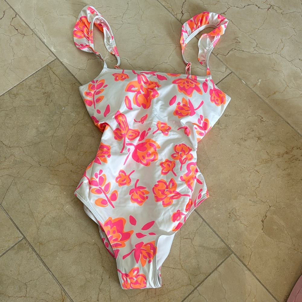 Vineyard Vines Pink and White Floral One Piece Swimwear